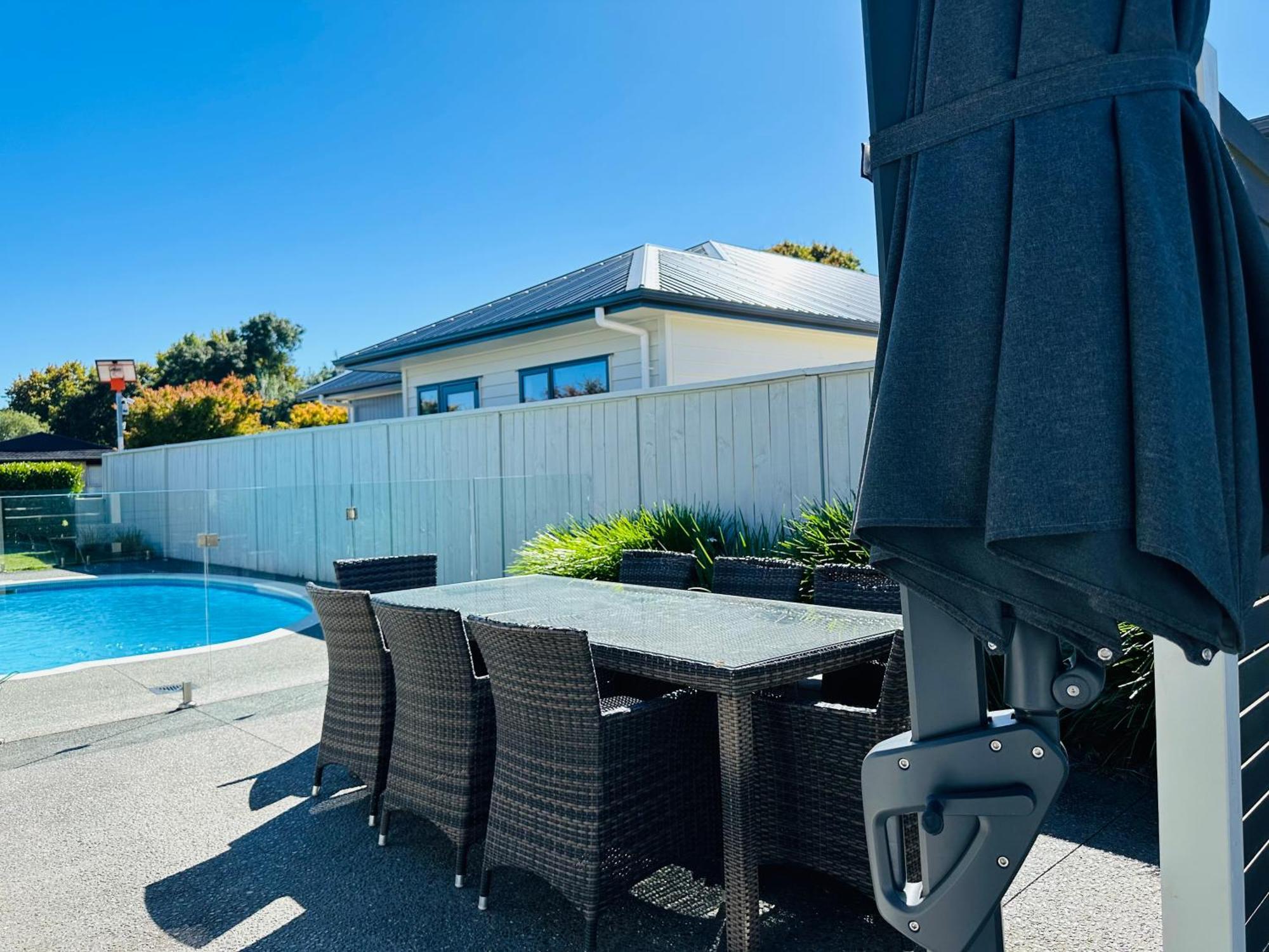 Summer Holiday 4 Bedrooms House In Hamilton With Pool And Spa Bagian luar foto